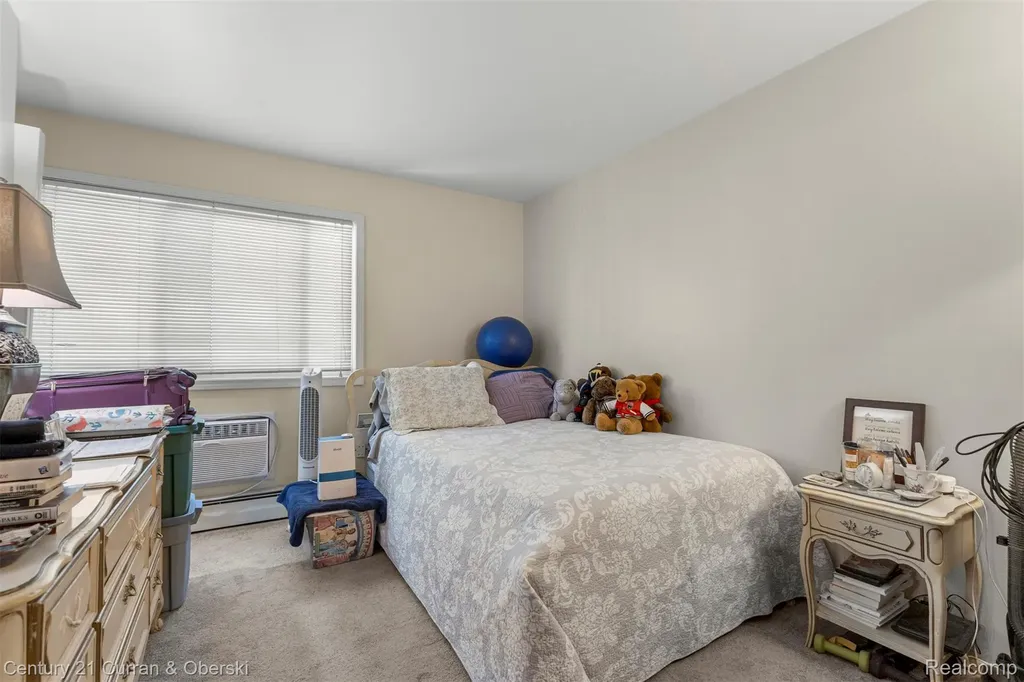 31831 Grand River Avenue Farmington City MI 48336