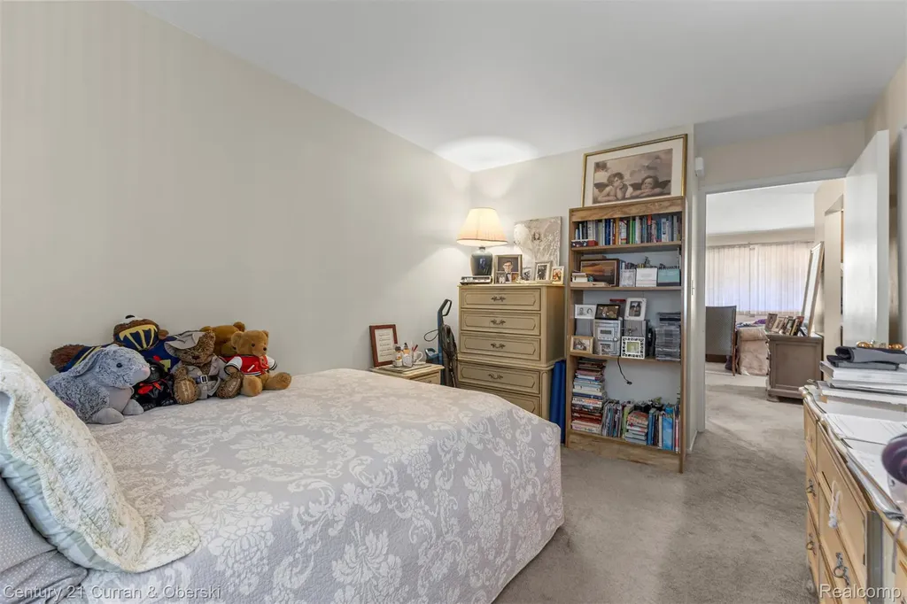 31831 Grand River Avenue Farmington City MI 48336