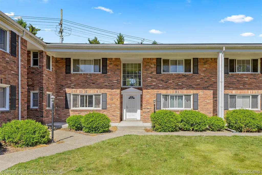 31831 Grand River Avenue Farmington City MI 48336