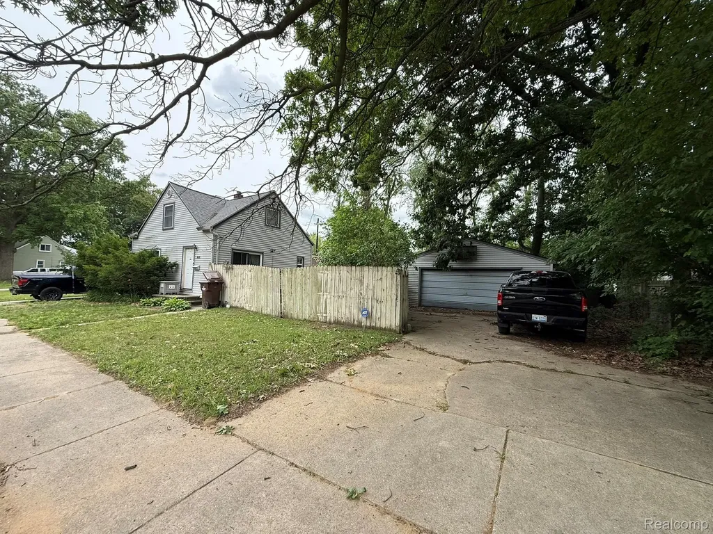 34535 Harroun Street Wayne City MI 48184