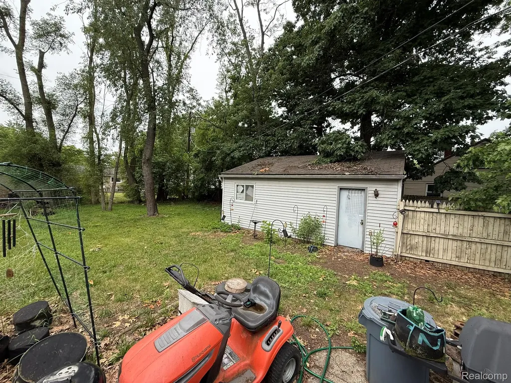 34535 Harroun Street Wayne City MI 48184