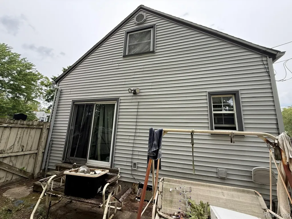 34535 Harroun Street Wayne City MI 48184
