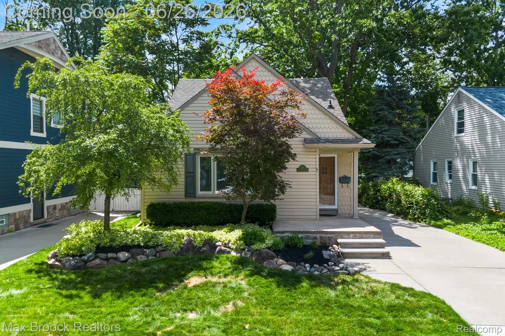 618 S Gainsborough Avenue Royal Oak City MI 48067