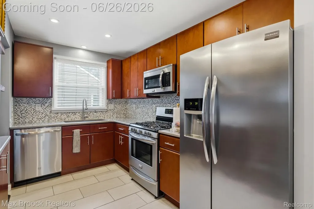 618 S Gainsborough Avenue Royal Oak City MI 48067