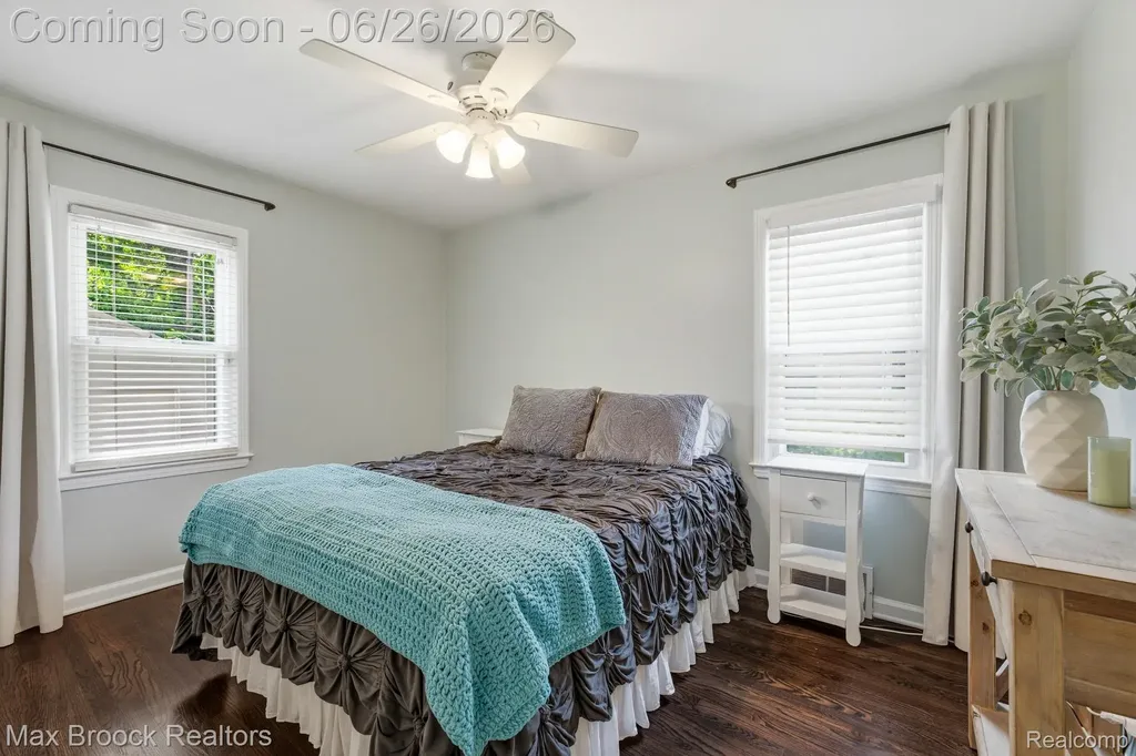 618 S Gainsborough Avenue Royal Oak City MI 48067
