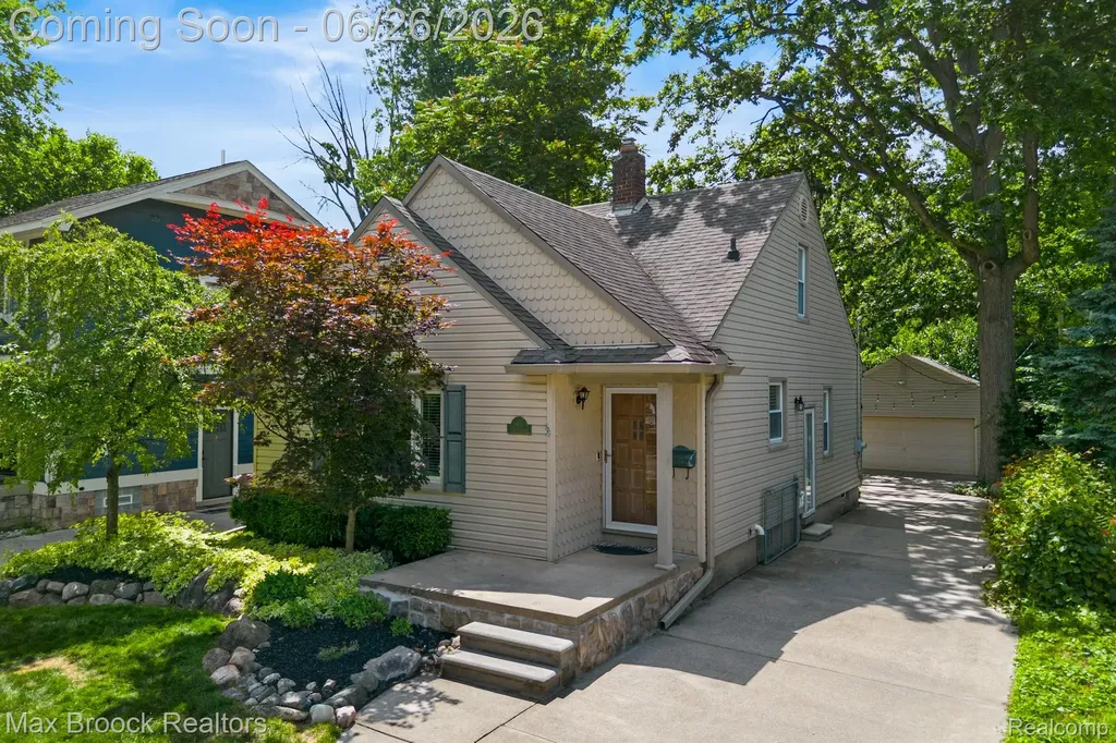 618 S Gainsborough Avenue Royal Oak City MI 48067