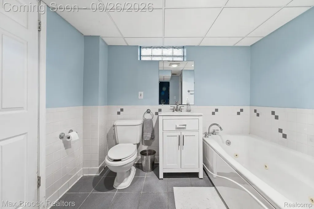 618 S Gainsborough Avenue Royal Oak City MI 48067