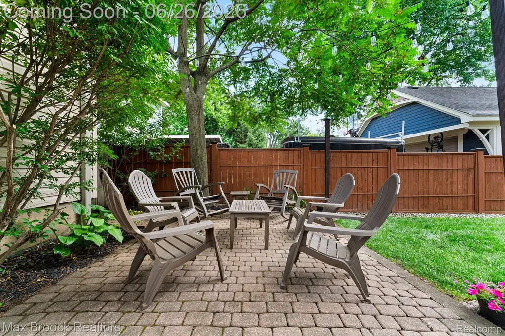 618 S Gainsborough Avenue Royal Oak City MI 48067