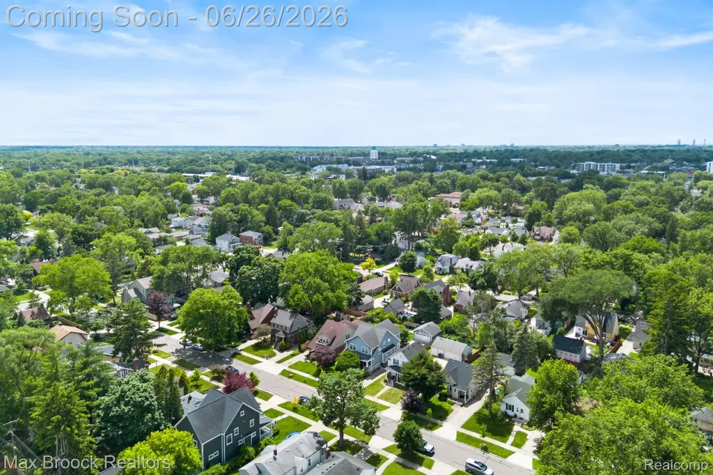 618 S Gainsborough Avenue Royal Oak City MI 48067
