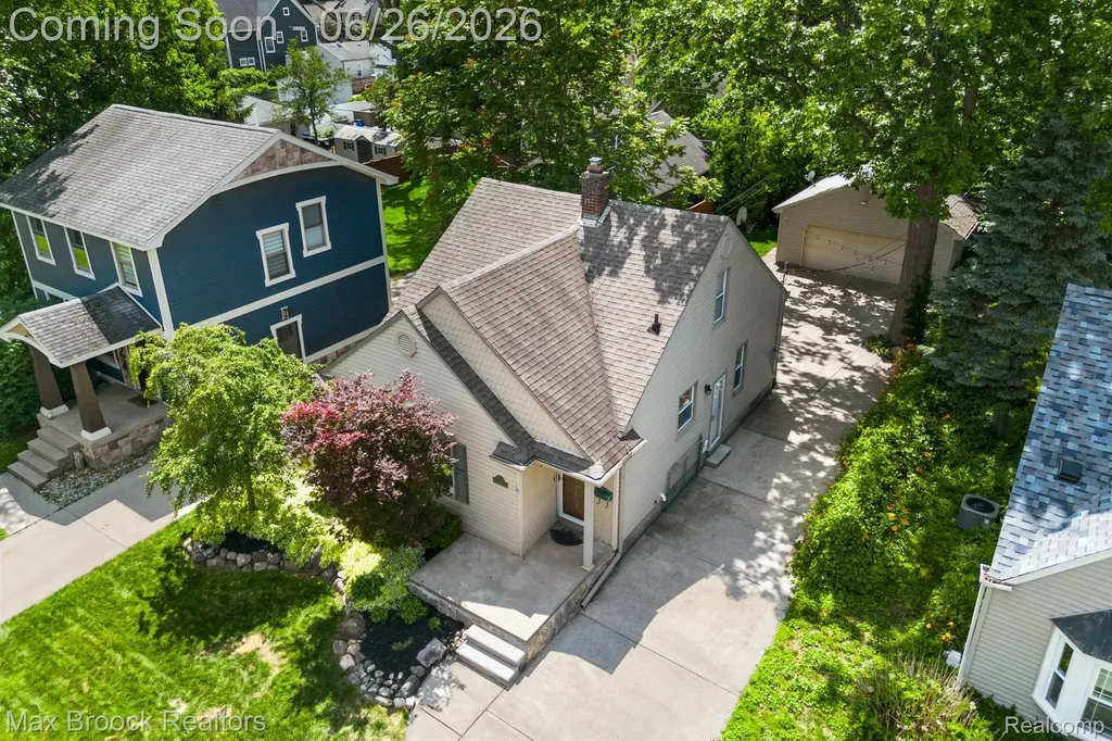 618 S Gainsborough Avenue Royal Oak City MI 48067