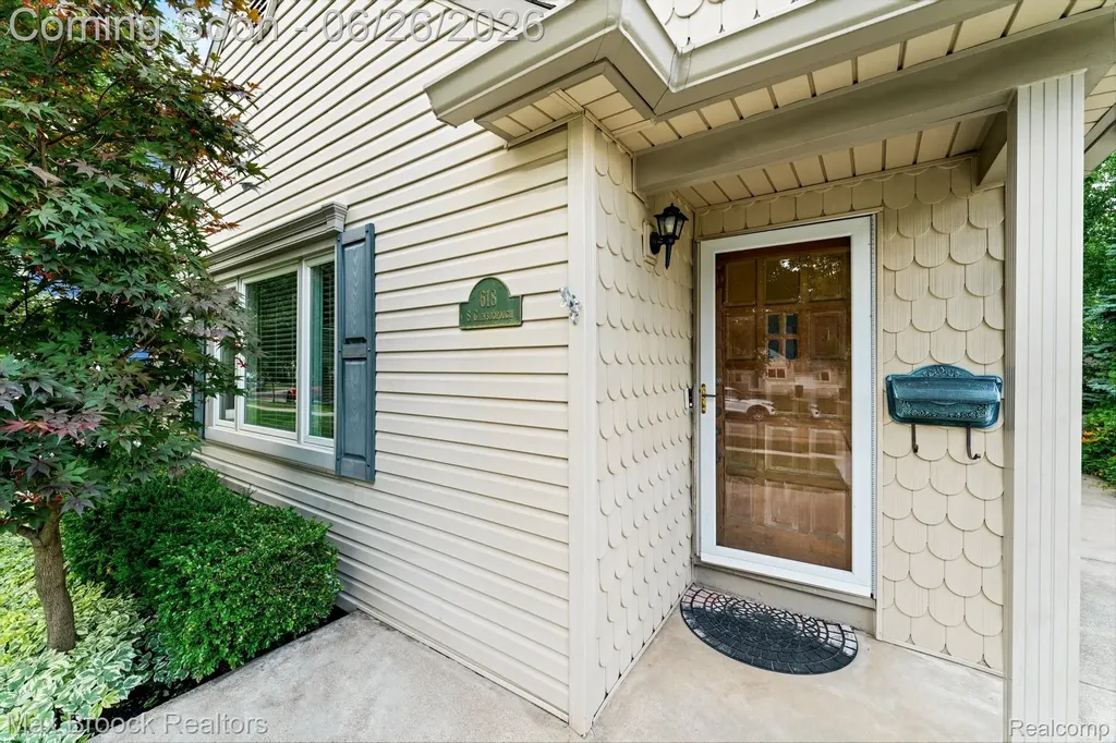 618 S Gainsborough Avenue Royal Oak City MI 48067