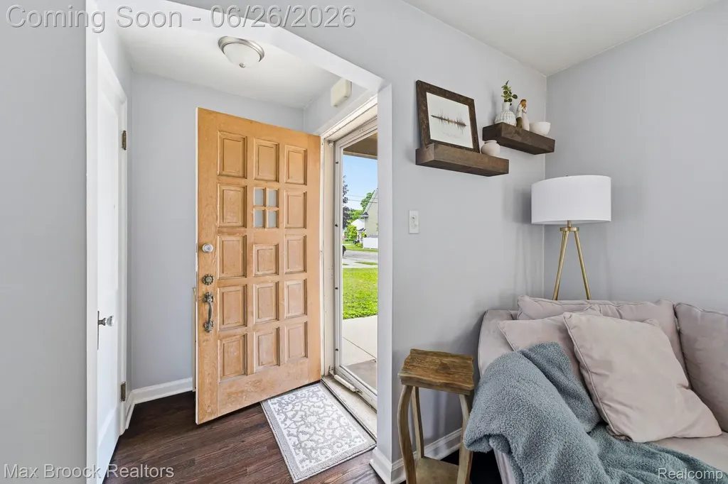 618 S Gainsborough Avenue Royal Oak City MI 48067