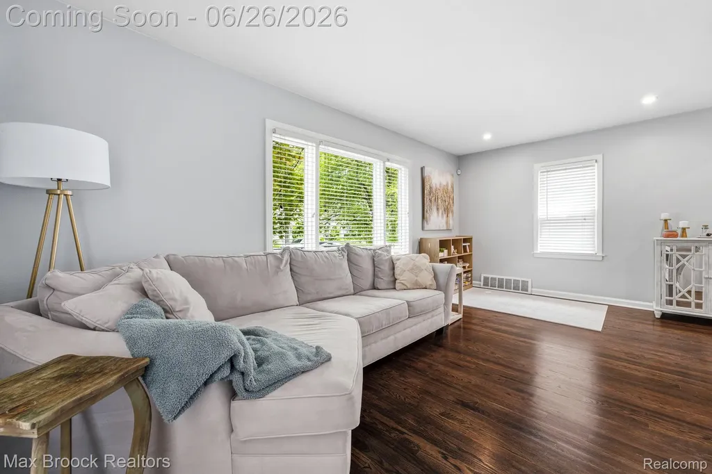 618 S Gainsborough Avenue Royal Oak City MI 48067