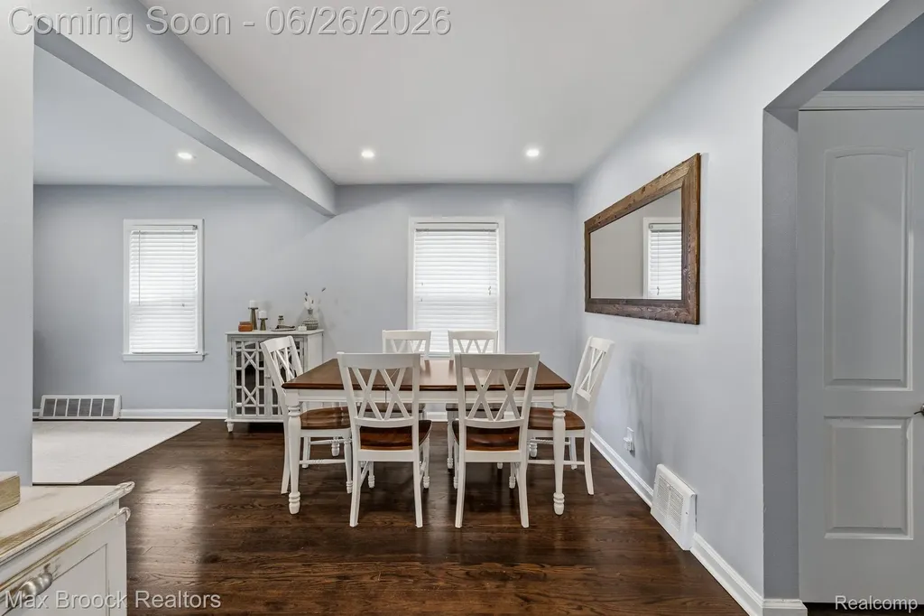 618 S Gainsborough Avenue Royal Oak City MI 48067
