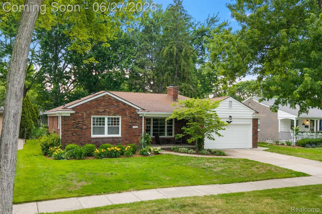21235 River Road Grosse Pointe Woods City MI 48236