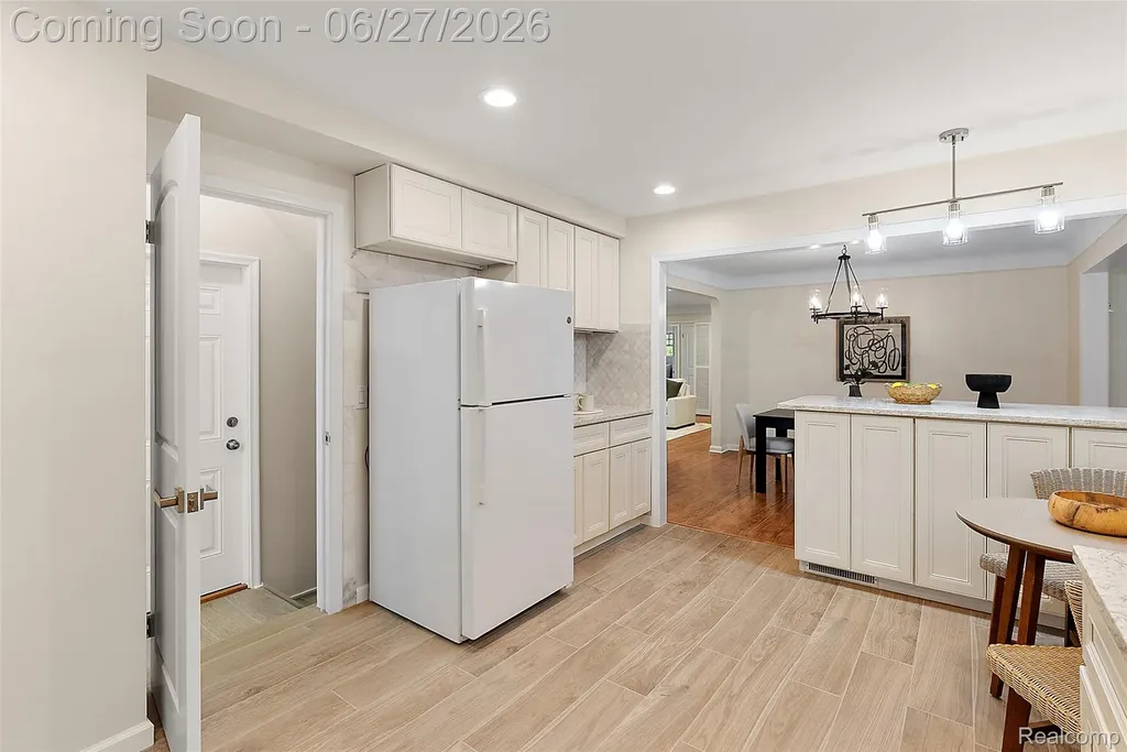 21235 River Road Grosse Pointe Woods City MI 48236
