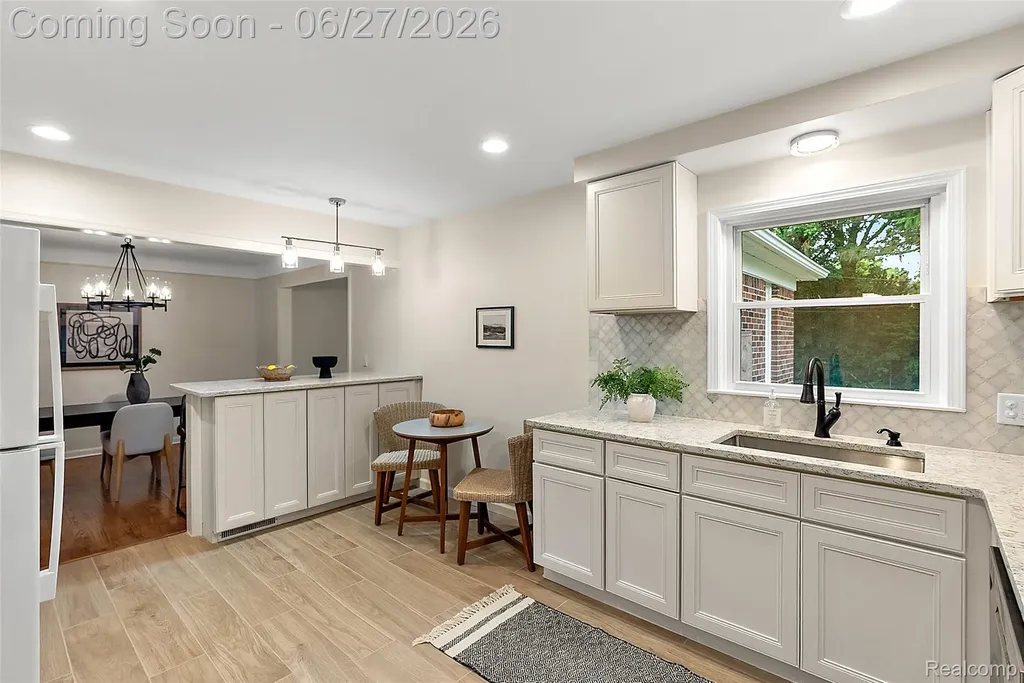 21235 River Road Grosse Pointe Woods City MI 48236