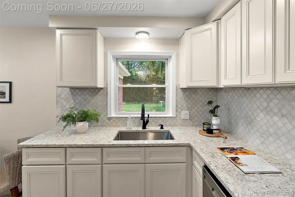 21235 River Road Grosse Pointe Woods City MI 48236