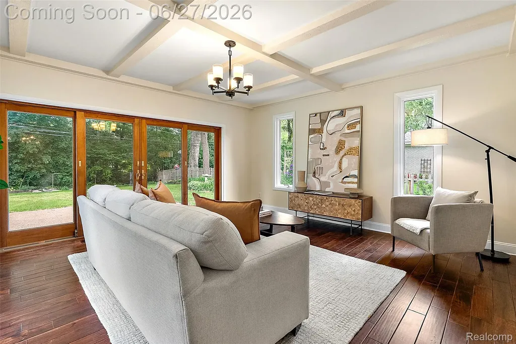 21235 River Road Grosse Pointe Woods City MI 48236