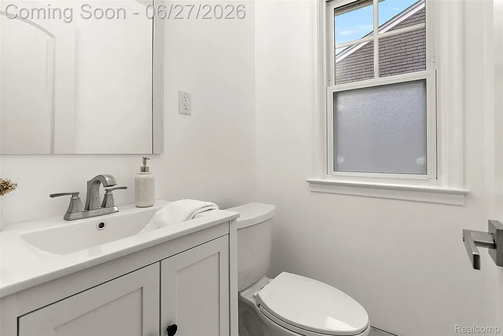 21235 River Road Grosse Pointe Woods City MI 48236