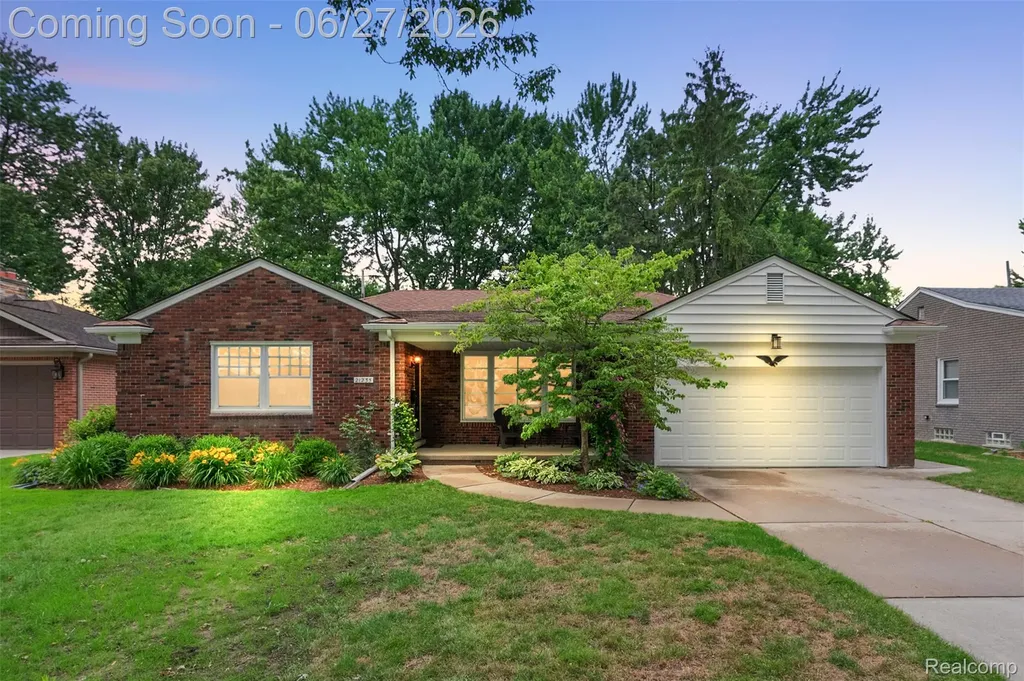 21235 River Road Grosse Pointe Woods City MI 48236