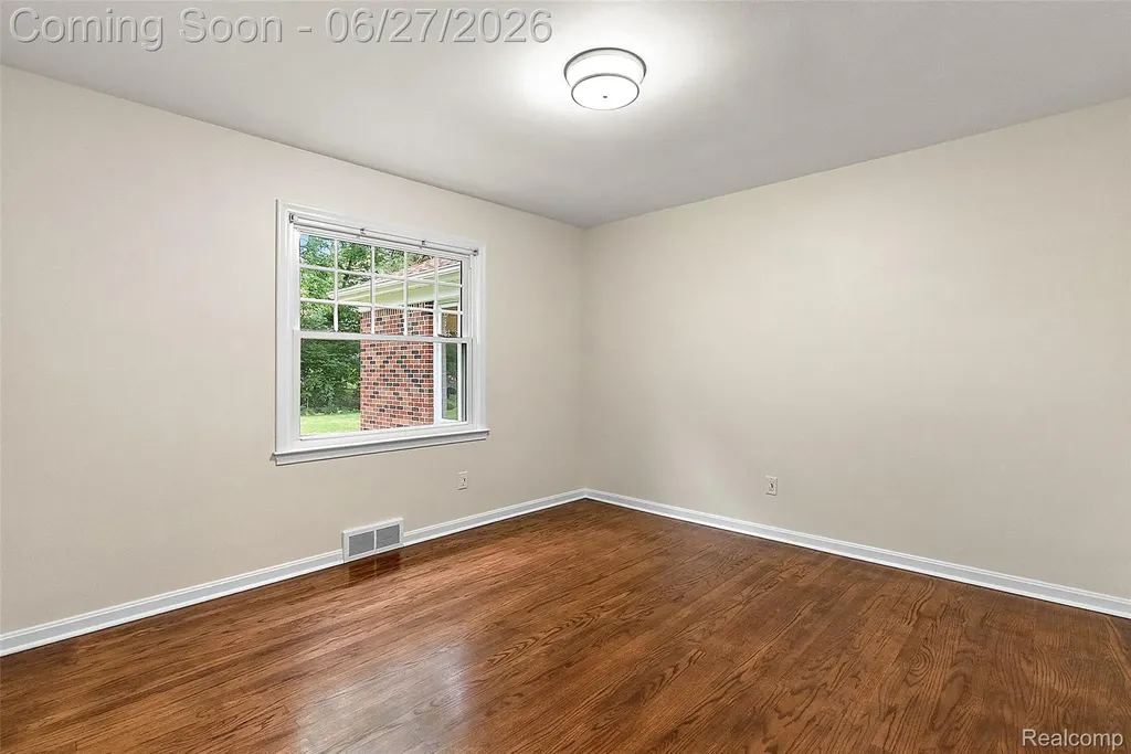 21235 River Road Grosse Pointe Woods City MI 48236