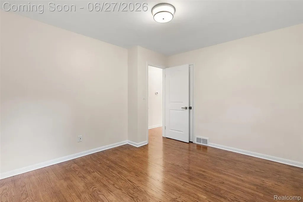 21235 River Road Grosse Pointe Woods City MI 48236