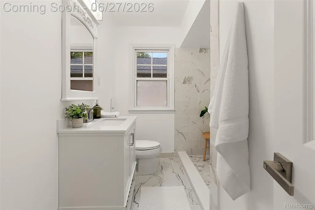 21235 River Road Grosse Pointe Woods City MI 48236