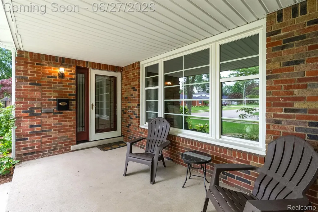 21235 River Road Grosse Pointe Woods City MI 48236