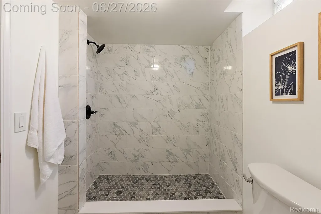 21235 River Road Grosse Pointe Woods City MI 48236