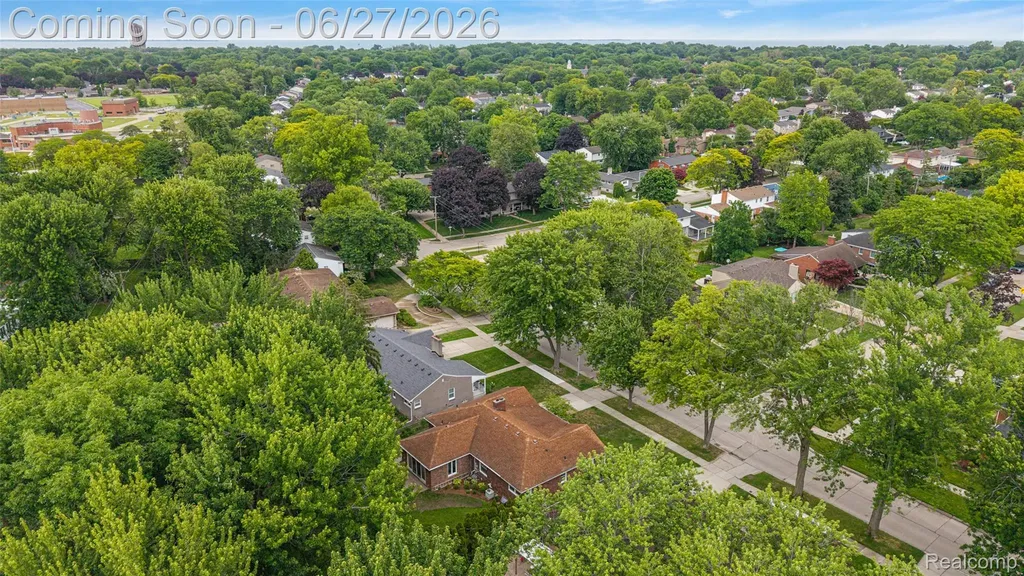 21235 River Road Grosse Pointe Woods City MI 48236