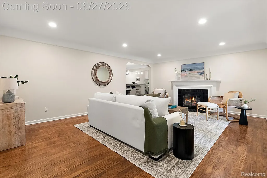 21235 River Road Grosse Pointe Woods City MI 48236