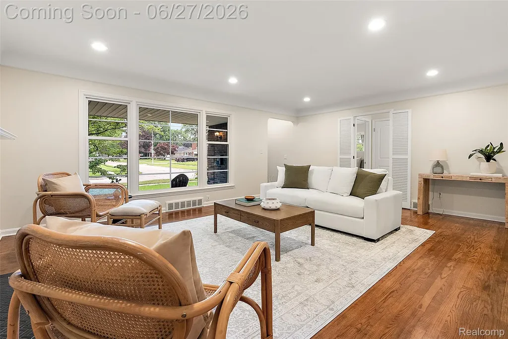 21235 River Road Grosse Pointe Woods City MI 48236