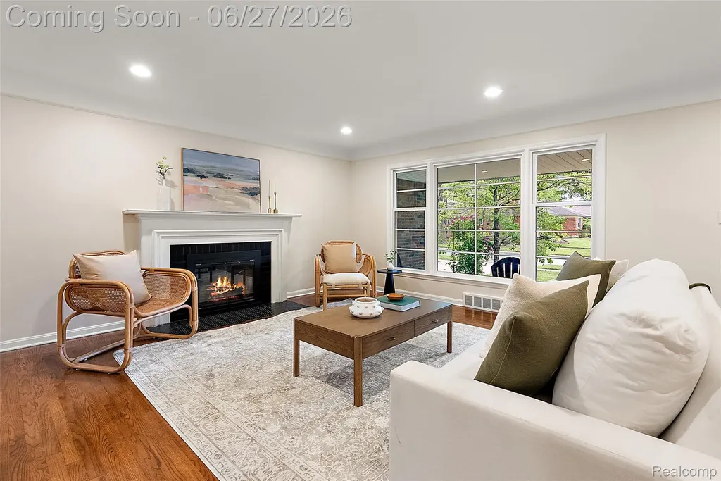21235 River Road Grosse Pointe Woods City MI 48236