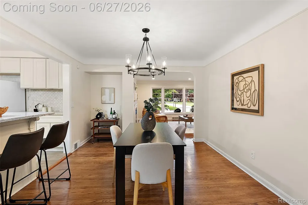 21235 River Road Grosse Pointe Woods City MI 48236