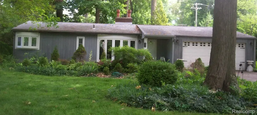 9020 Bellevue Road Grosse Ile Township MI 48138