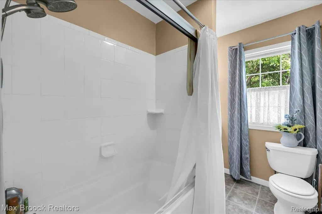 2784 Chadwick Drive Waterford Charter Township MI 48328