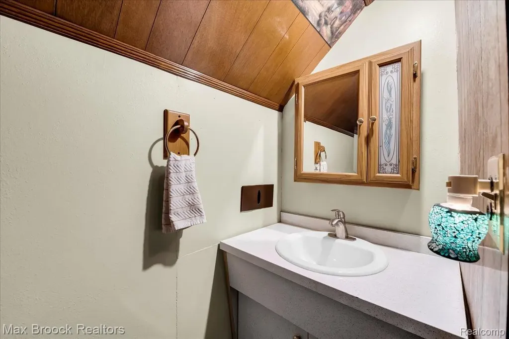 2784 Chadwick Drive Waterford Charter Township MI 48328