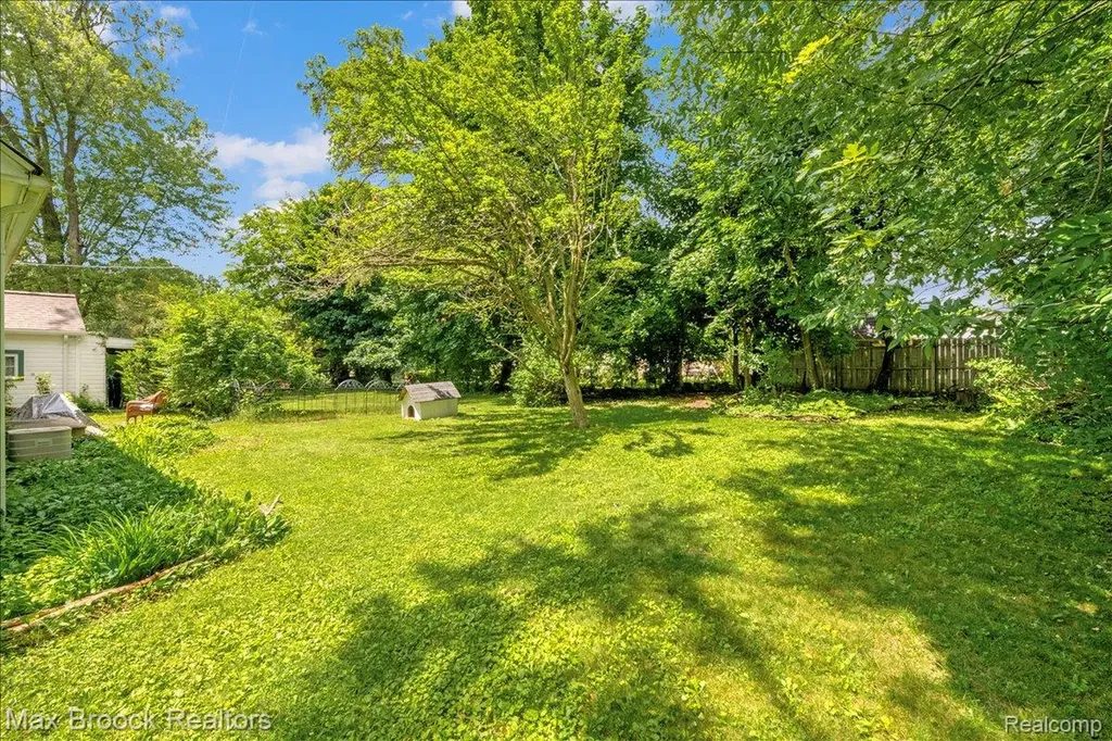 2784 Chadwick Drive Waterford Charter Township MI 48328