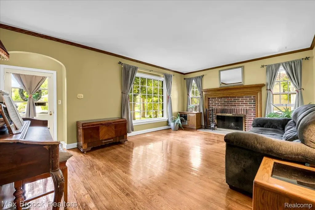 2784 Chadwick Drive Waterford Charter Township MI 48328