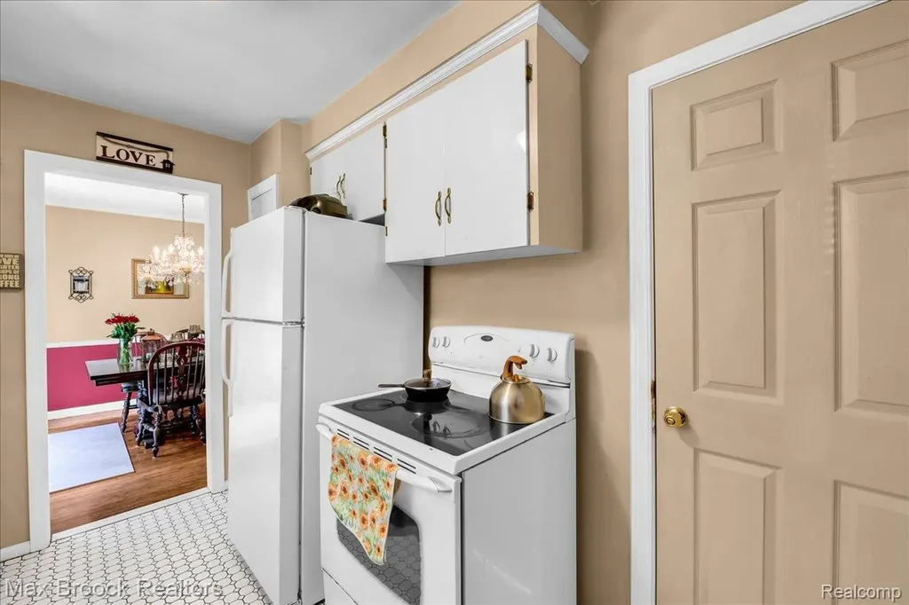 2784 Chadwick Drive Waterford Charter Township MI 48328