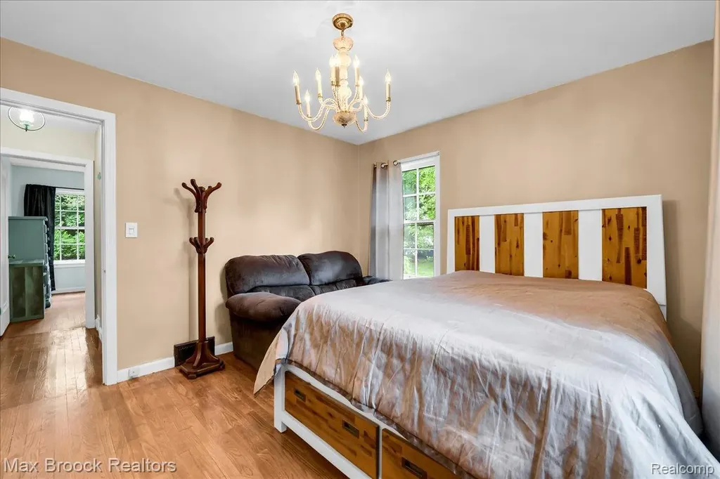 2784 Chadwick Drive Waterford Charter Township MI 48328