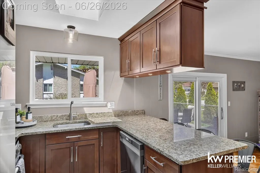 14087 Golfview Street Livonia City MI 48154