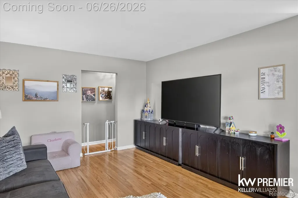 14087 Golfview Street Livonia City MI 48154
