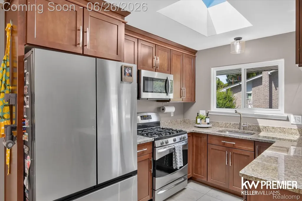14087 Golfview Street Livonia City MI 48154