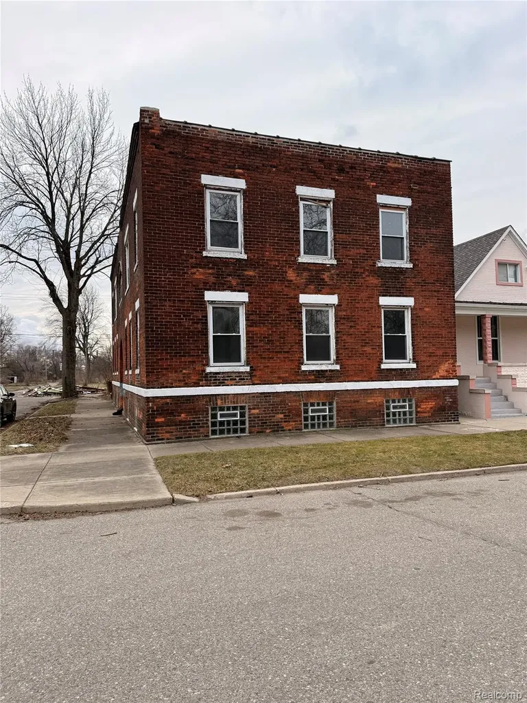 710 S Sloan Street Detroit City MI 48209