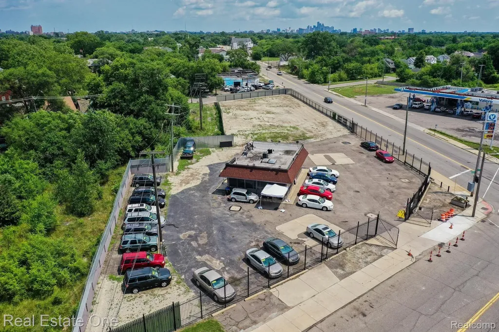 5858 Tireman Detroit City MI 48204