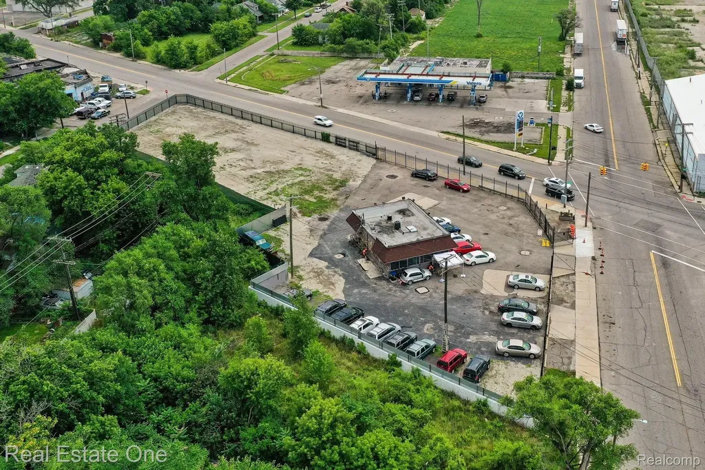 5858 Tireman Detroit City MI 48204