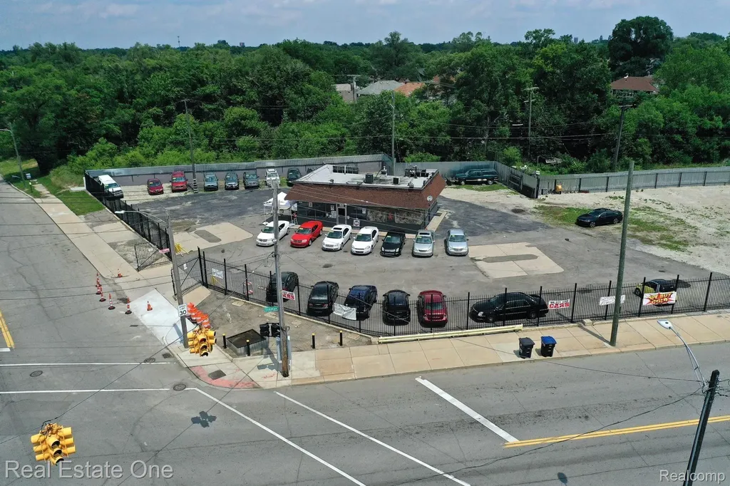 5858 Tireman Detroit City MI 48204