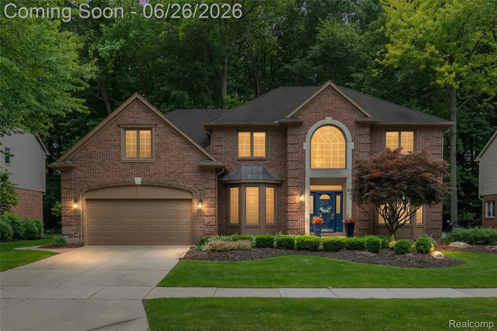 2176 Oakwood Drive Troy City MI 48085